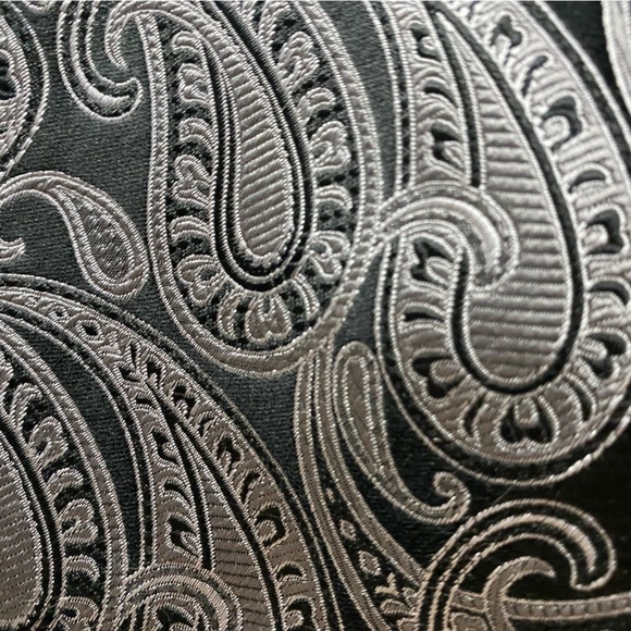 Tommy Hilfiger Vintage Jacquard Men’s Black & White Paisley 100% Silk Tie USA - Picture 2 of 7